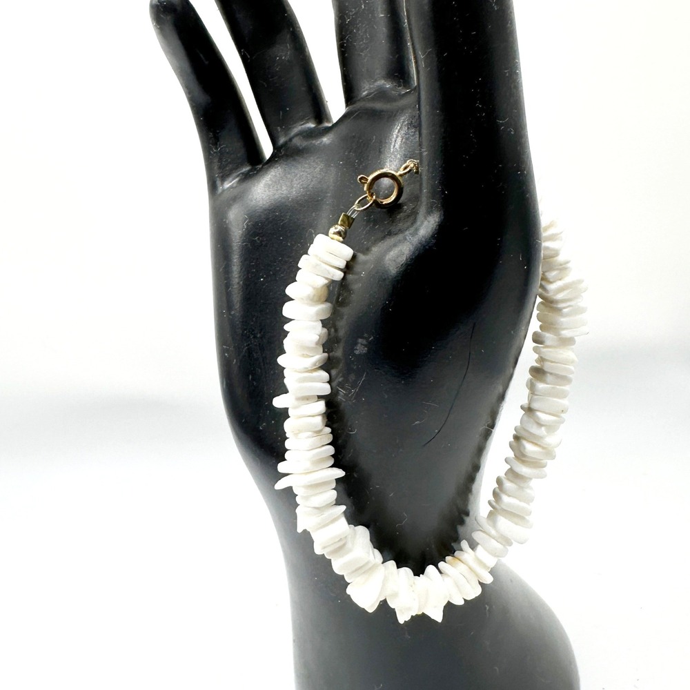 Vintage Puka Shell Chip Bead Bracelet Hawaiian Style Gold Tone Clasp‎